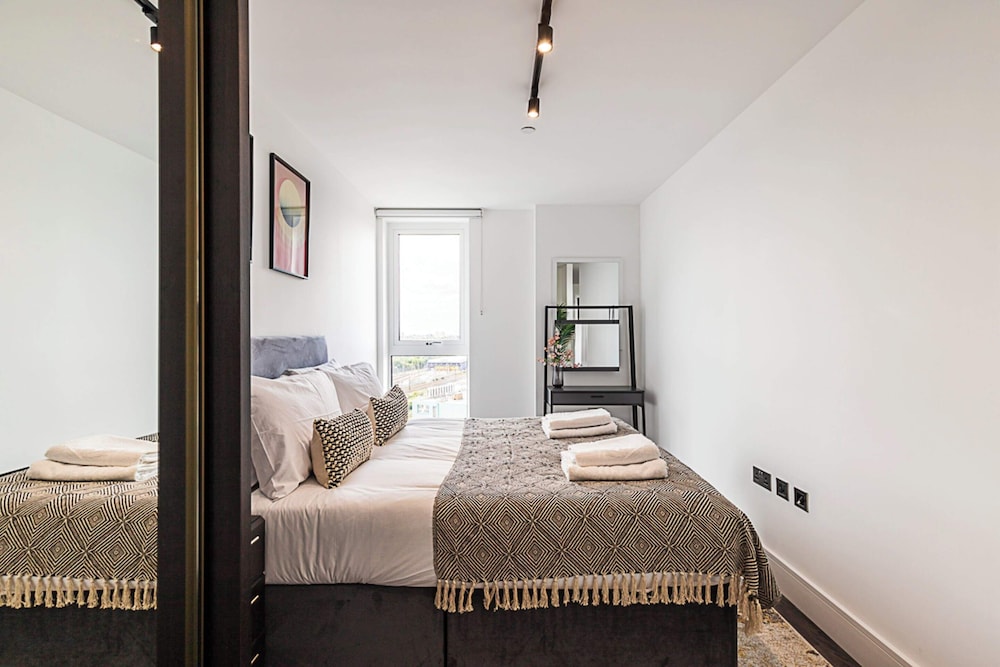 Sky-High Studio with Stunning Views