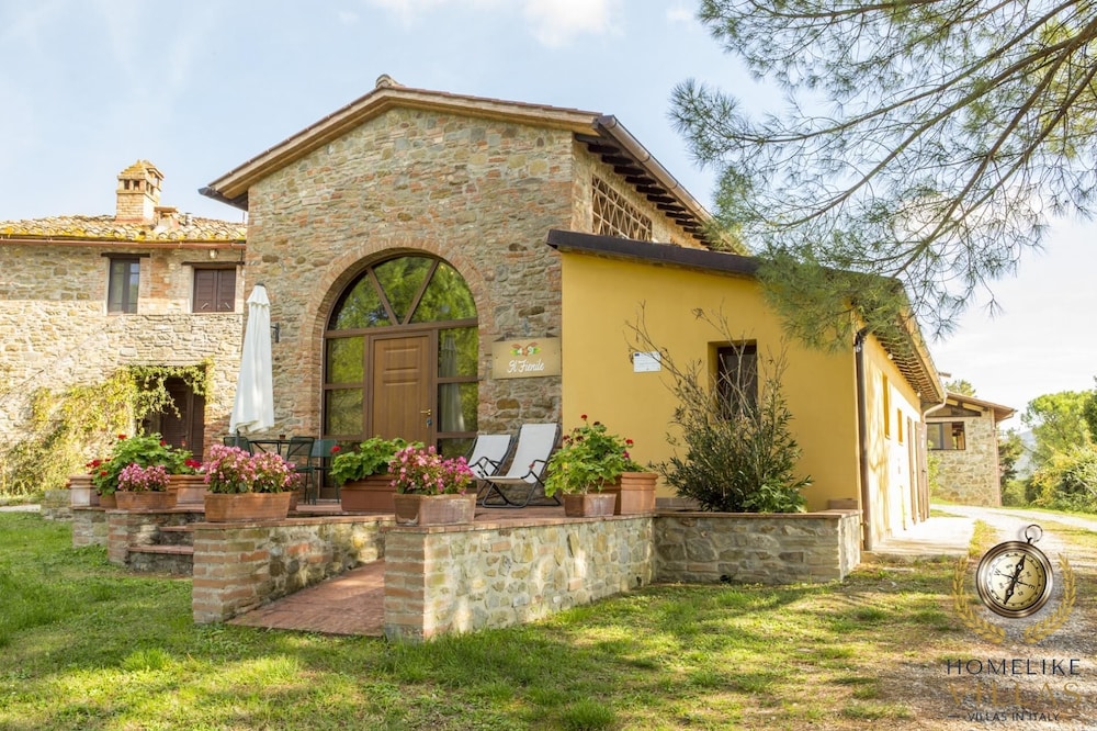 Villa Petrarvella view 2