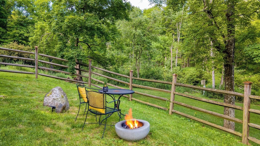 Historic Barn Retreat w/ Pool & Pond Views Longview Pond Lodge by Avantstay