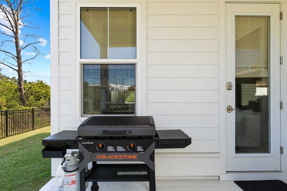 Sleeps 20 2 Homes, 9bdr, Arcade Walk to Blue Mountain Beach Access & Eats