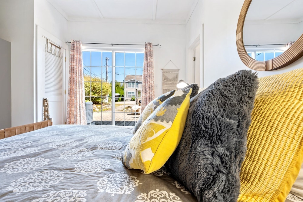 Beachwood Getaway Sleeps 10!