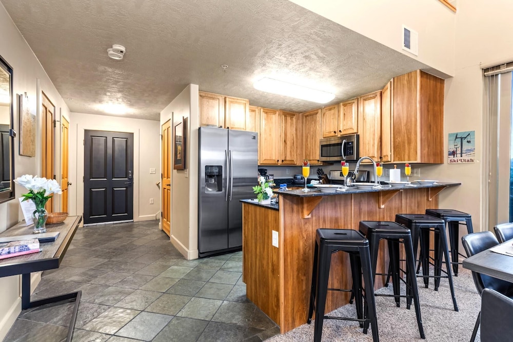 KBM Resorts Crestview Condos Spacious Condo Near Olympic Park With gas Fireplace, Year-round Pool, hot Tub, City Wide Shuttle Access. Cvc-308b