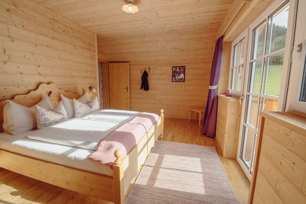 Chalet Near Lake Grundlsee & Ski Lift