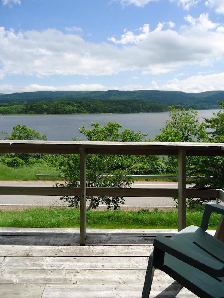 Duck Cove Inn