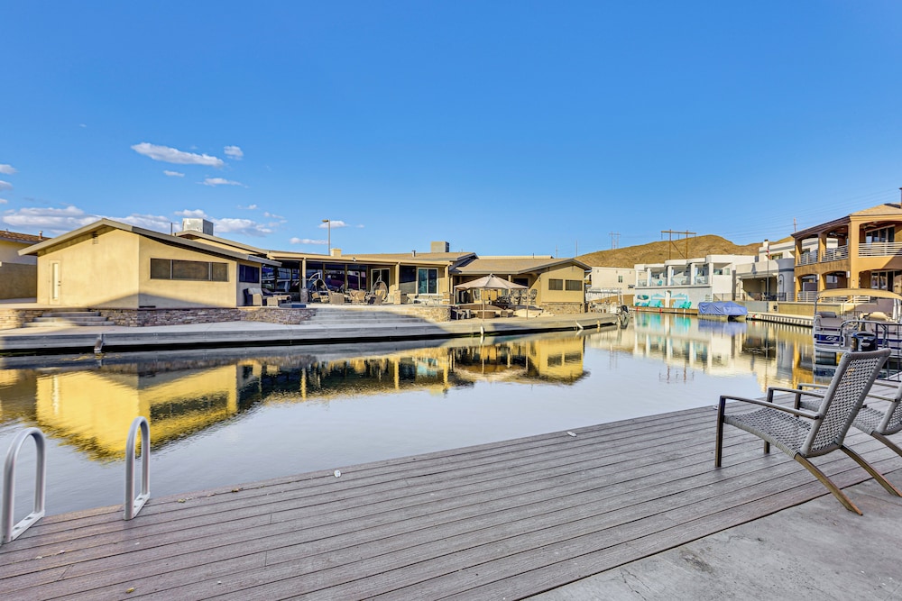 Multi-home Retreat on Colorado River w/ Boat Dock!