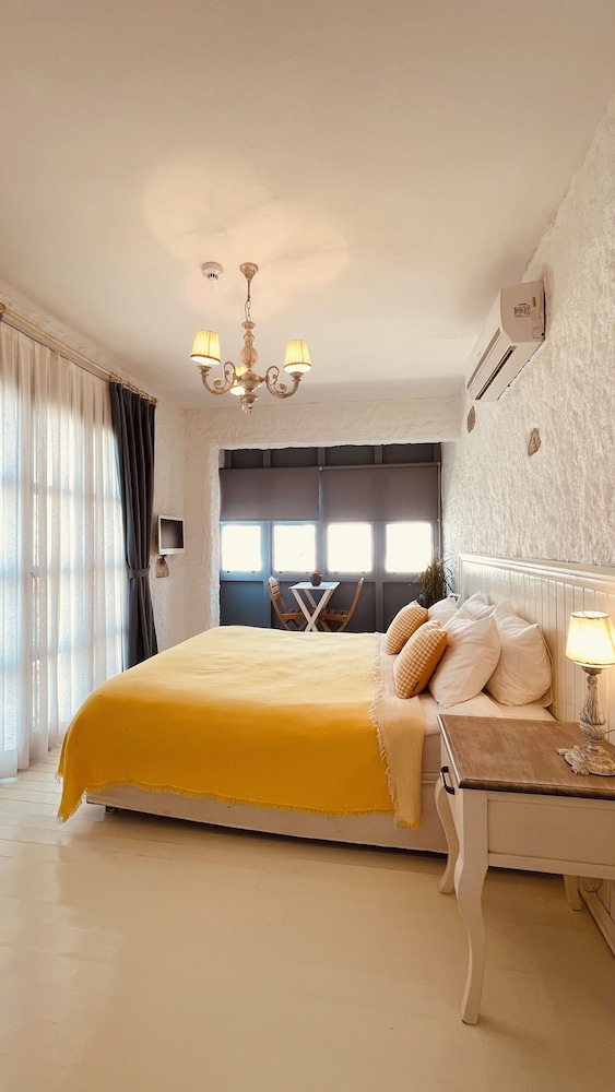 Mina Otel by Adda Alaçatı