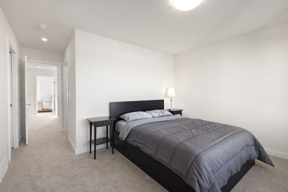 Modern Beautiful Calgary Home - Image 5