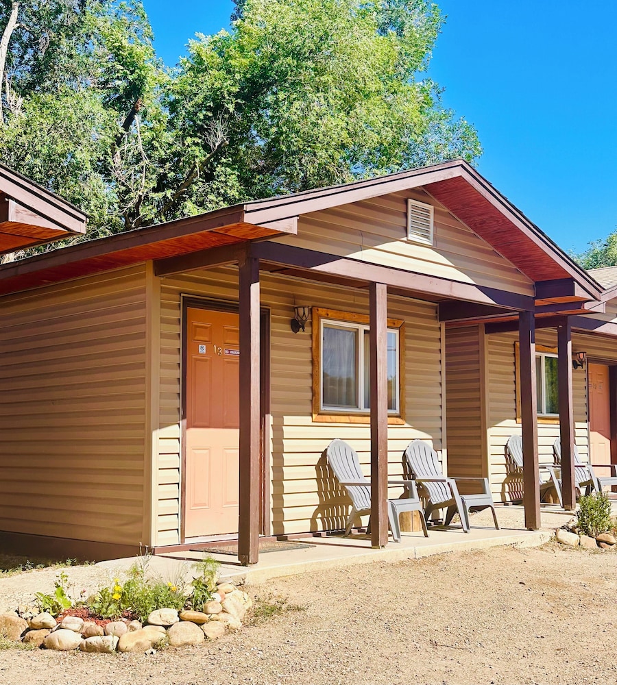 Moosehead Lodge & Cabins