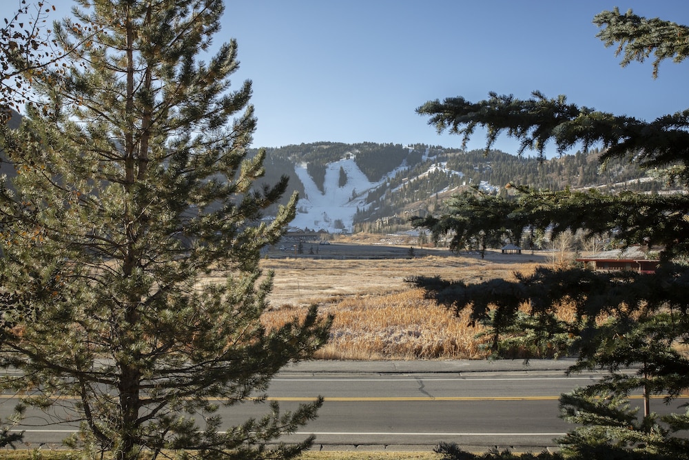 Chaparral at Deer Valley Resort - Three Bedroom Condo with Hot Tub #102 3 Condo