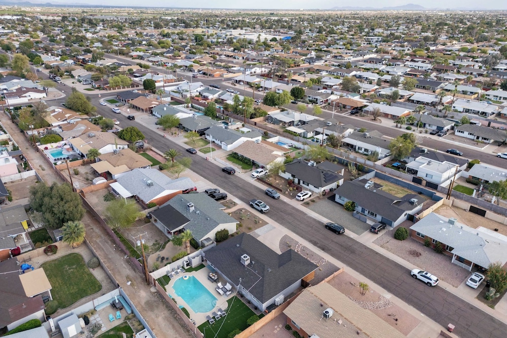 Indianola Oasis Private Pool, Outdoor Living & Old Town Access
