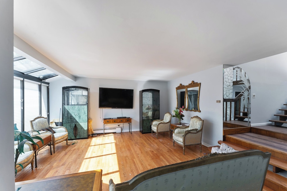 LUXURY BAY SHORE HOME