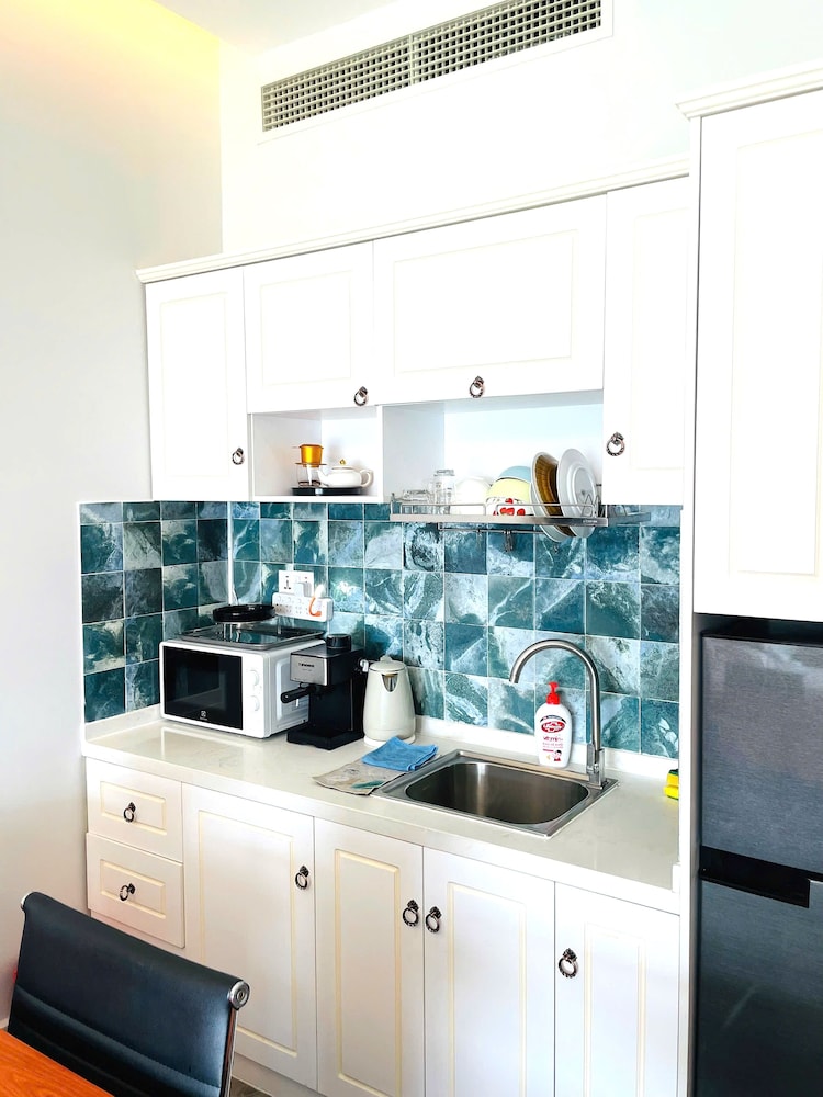 Diamond Suite Golden King