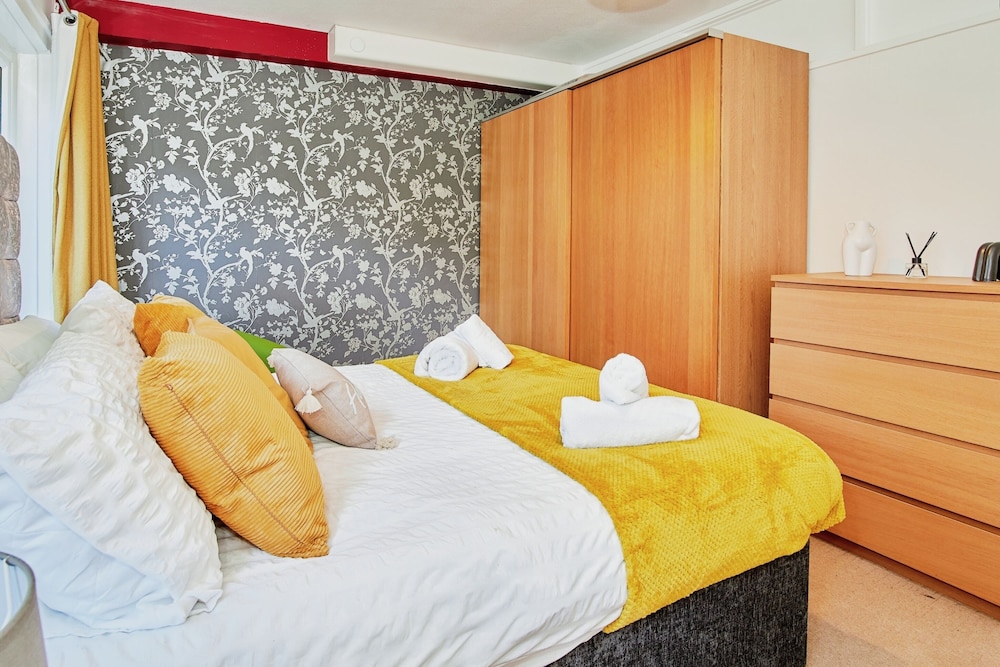 Charming City 1-bed Apartment in Birmingham view 2