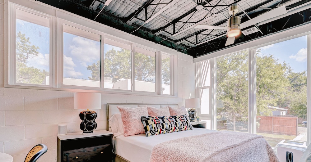 Luxury 5BR House Private Studio 5mins to OU Cha