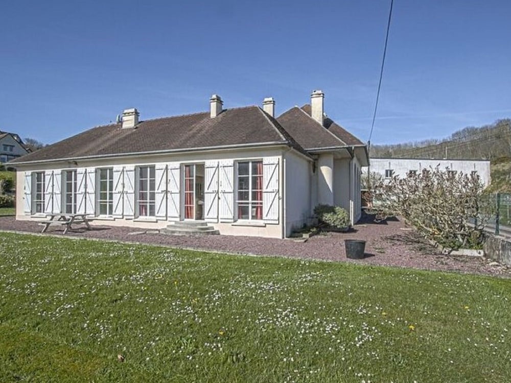 Bright Holiday Home With Garden