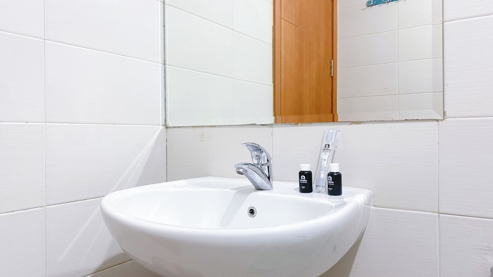Nice And Comfort 1Br Apartment At Woodland Park Residence