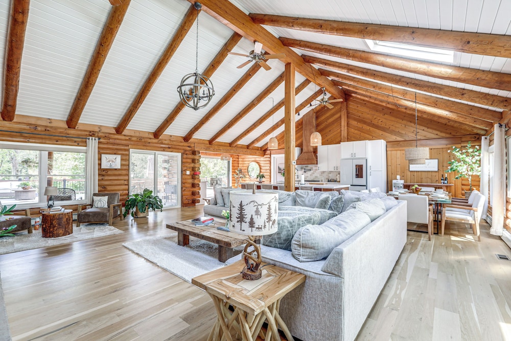 Deck, Sauna & Fire Pits: Upscale Belle Mead Cabin