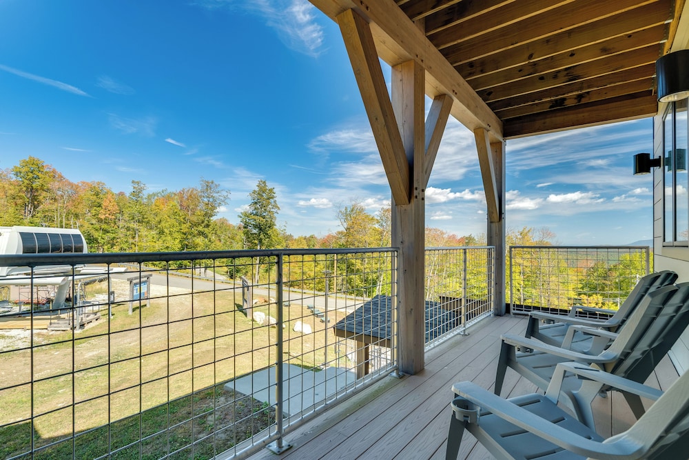 Ski-in/out Okemo Mountain Resort Condo w/ Balcony