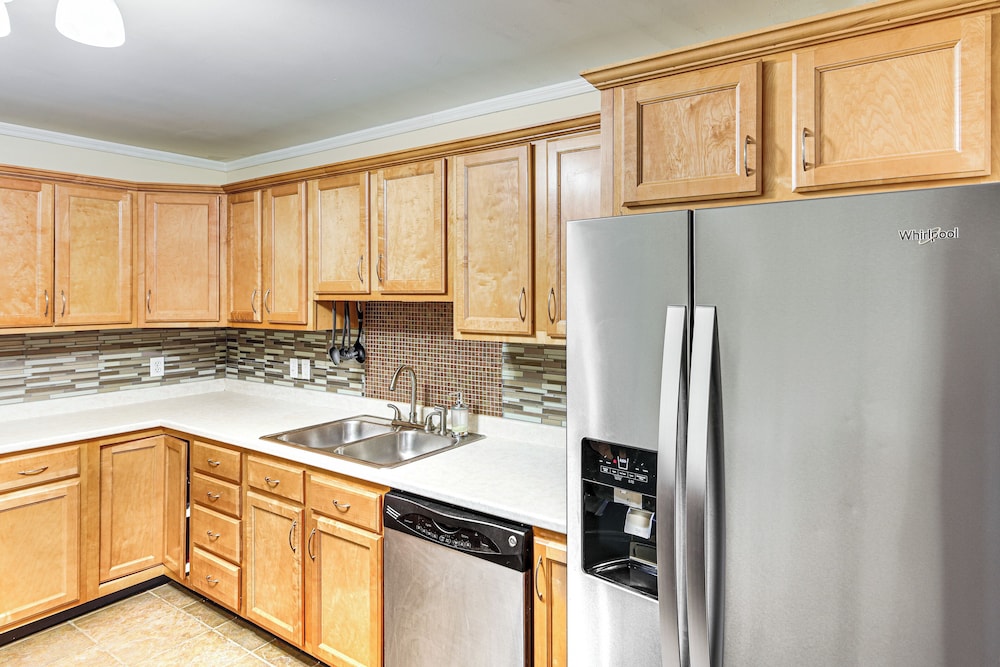 Walk to Waterfront: Cozy Fall River Condo