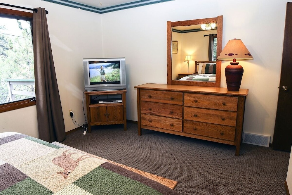 Sunnyside Knoll: 17 2 Bedroom Cabin view 3