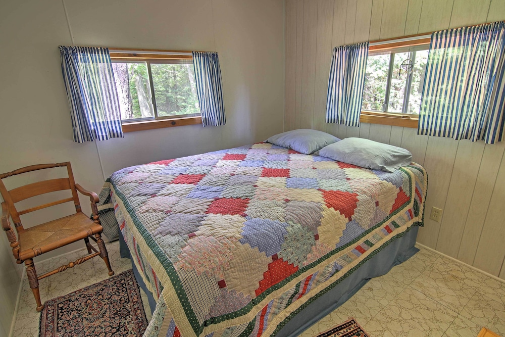 Rustic De Tour Village Cabin w/ Deck on Lake Huron