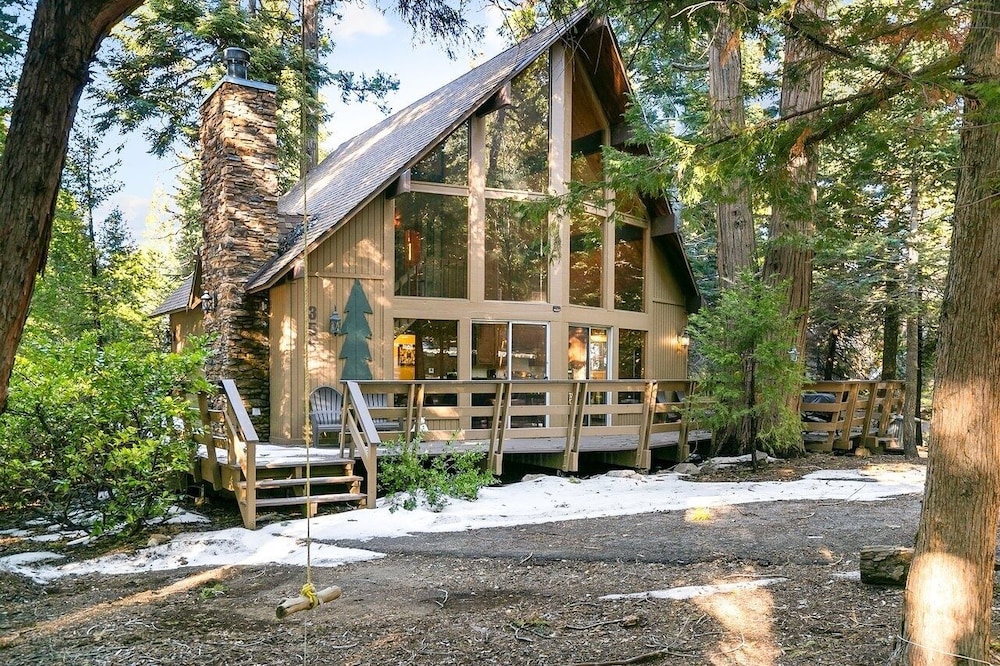 Woodsy 'a' Frame 3 Bedroom Cabin by RedAwning