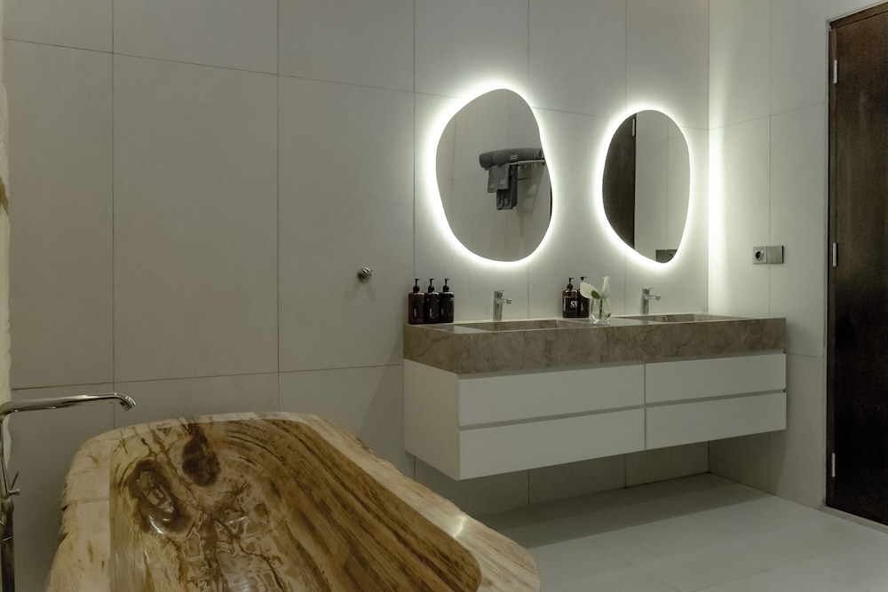 AMO Residences