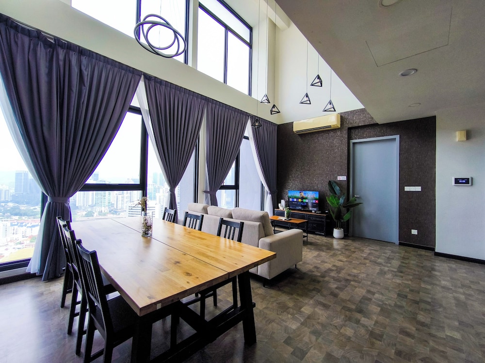 Expressionz Suites by Manhattan Group