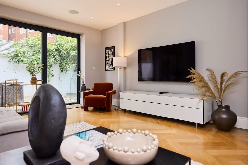 The Regent s Park Scenery - Spacious 3bdr House w Garden and Study Room
