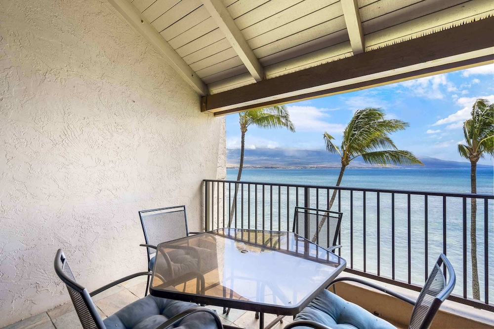 Lauloa 410 - Top Floor, Oceanfront Lanai, Molokini & Halaeakala Views, Split A/C