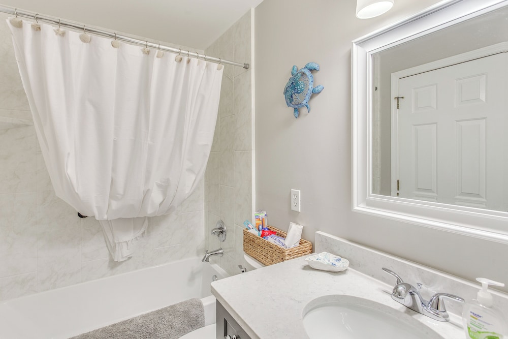 3 Mi to Cherry Grove Beach: Coastal Condo Retreat!