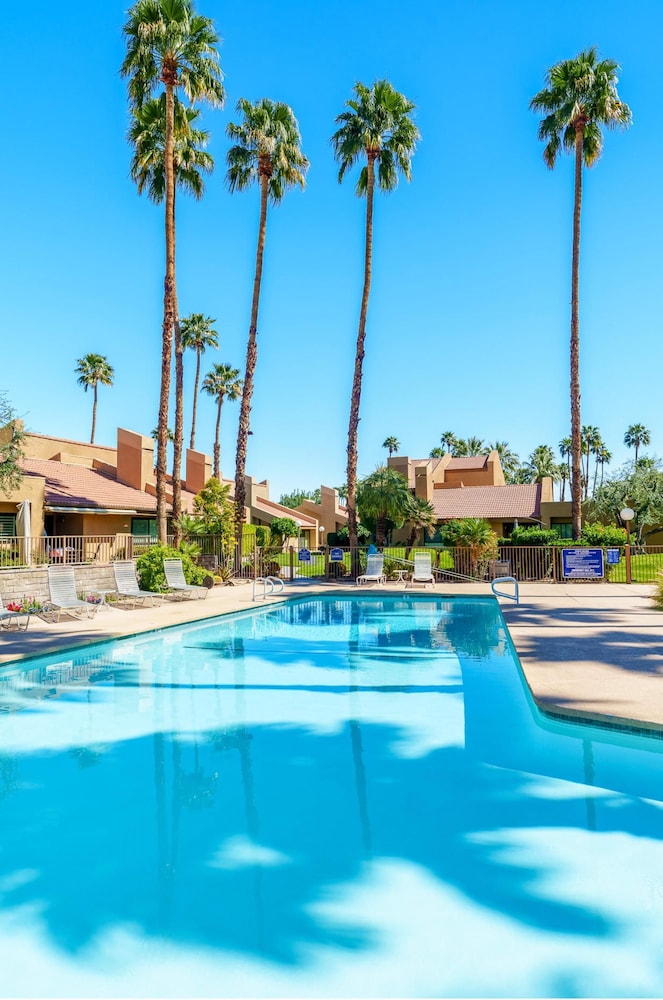 Paradise at the Pointe