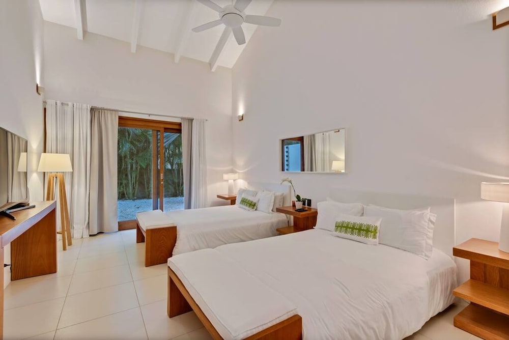 Beautifully-designed Contemporary Villa