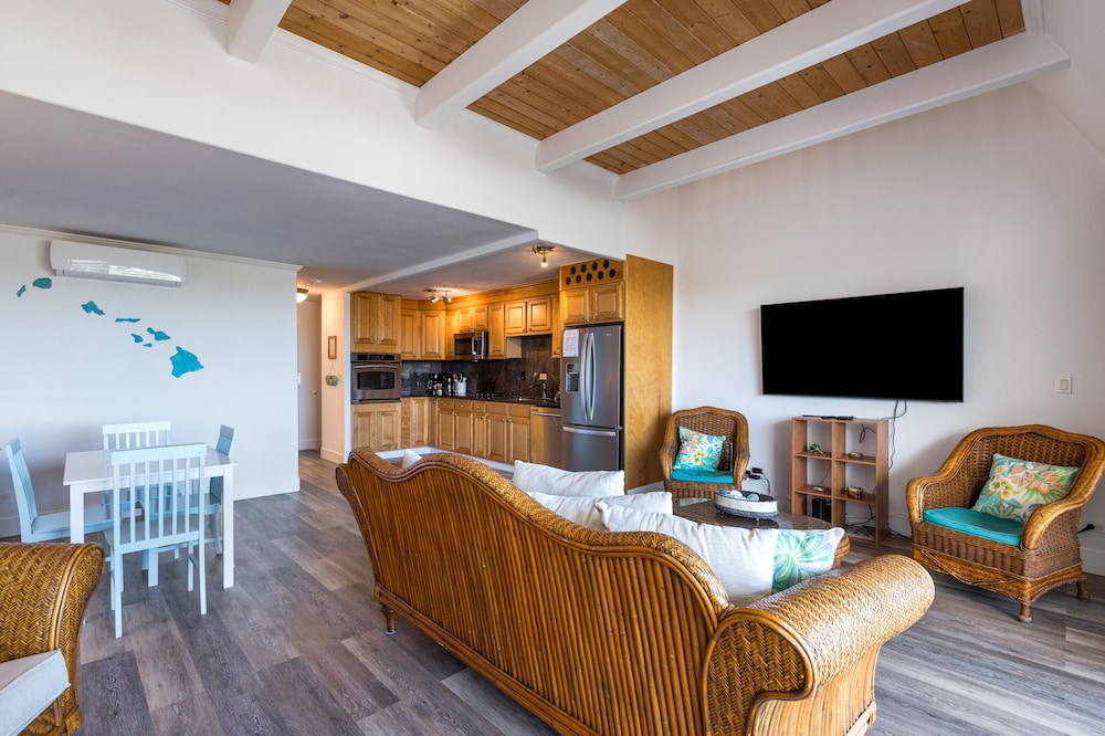 Kona Alii Penthouse 710 2 Bedroom Condo