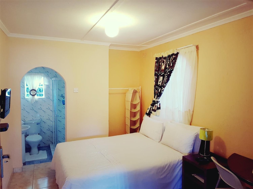 Lynn's Guest House