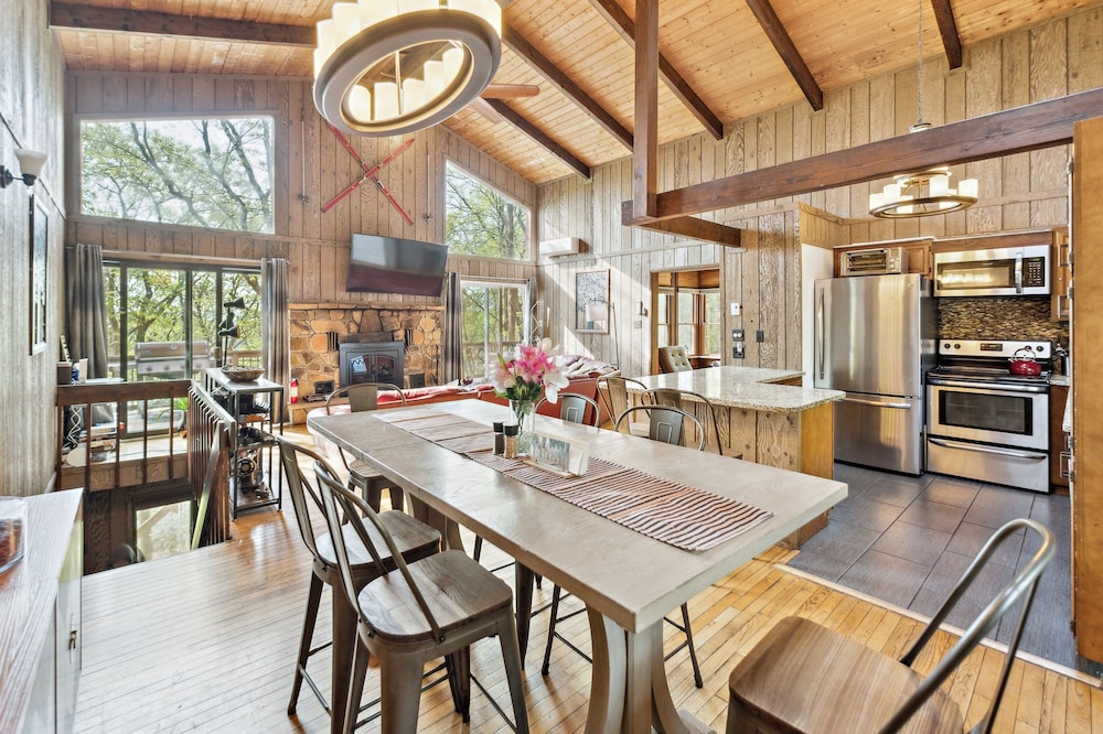 Charming Porter House In The Heart Of The Poconos 4 Bedroom Chalet