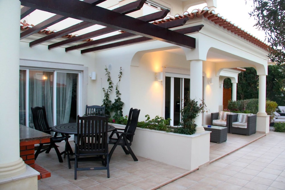 Wallis Villa