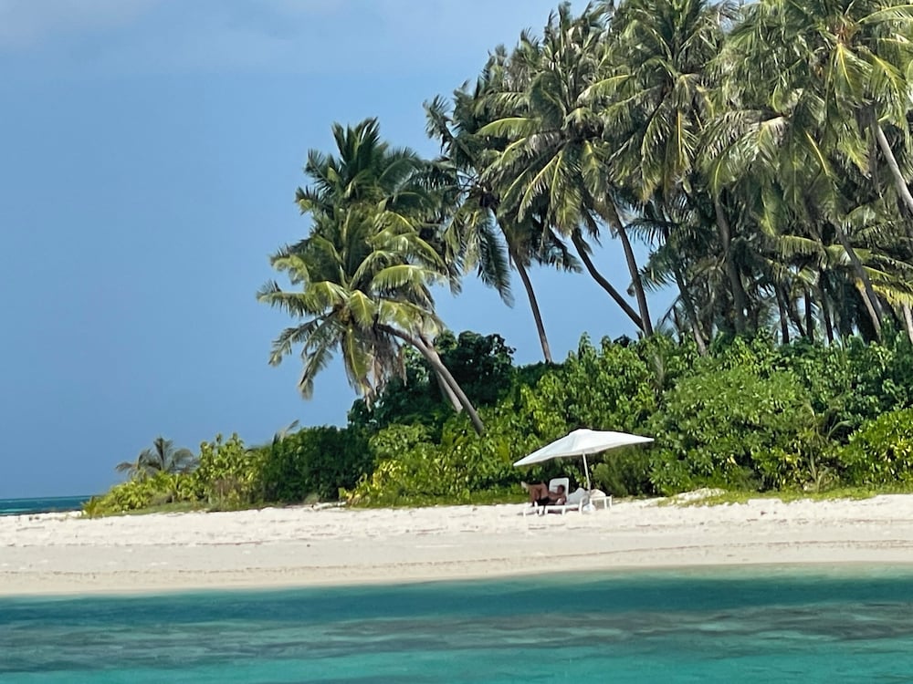 Mandhoo Inn