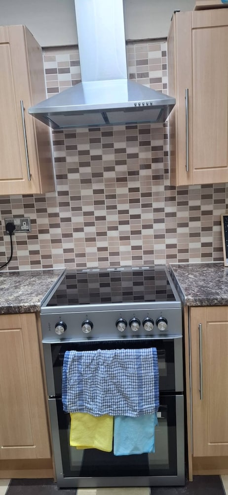Spacious 3 Bed 2 Baths Free Wifi Central Location