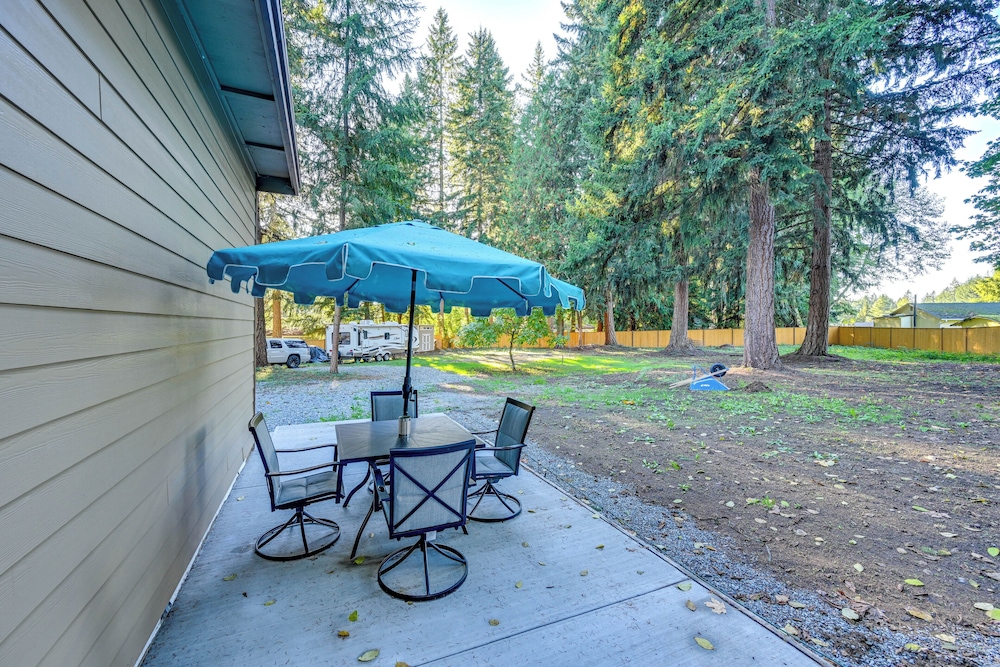 Day Trip to Snoqualmie! Lakefront Home w/ Hot Tub view 3