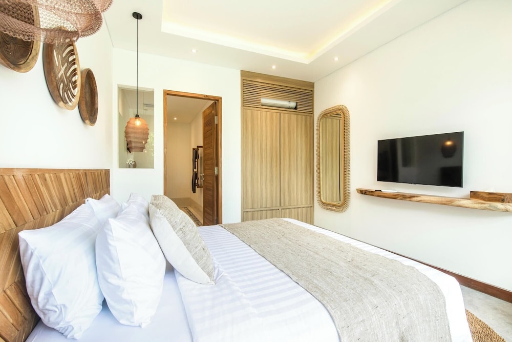 Brand New 4br Villa 400 to Finns Canggu