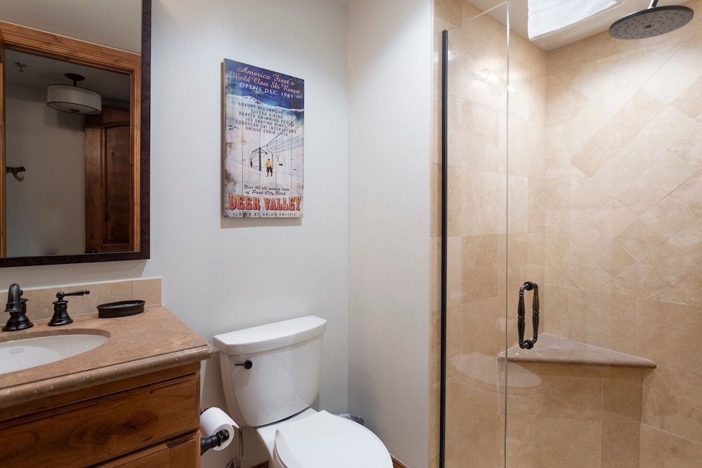 Grand Lodge - 3-Bedroom Deluxe #408 - Ski-in/out 3 Condo