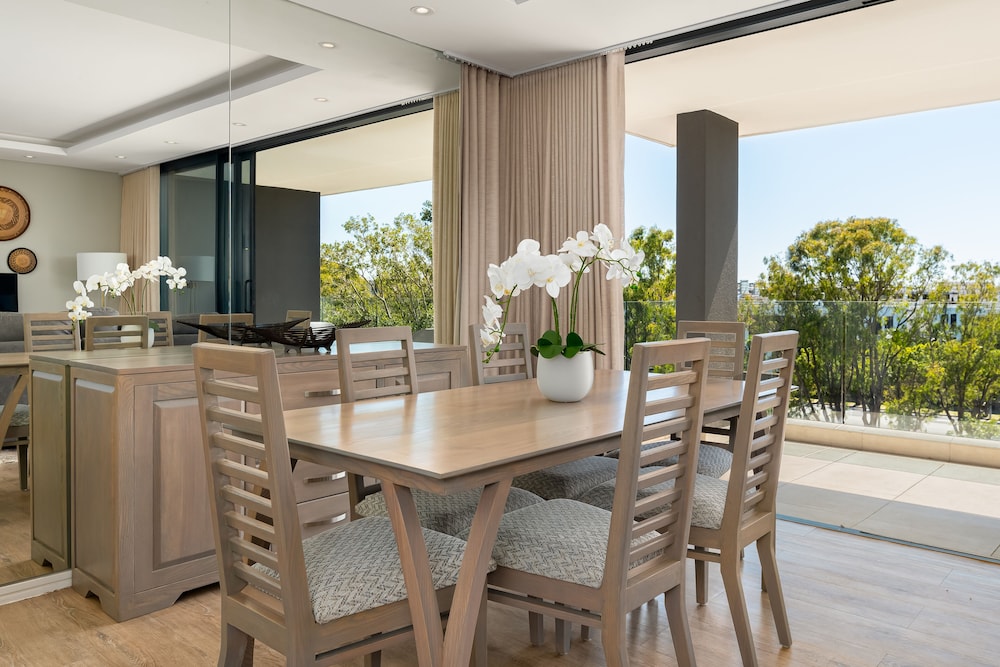 The Warwick 306 view 2
