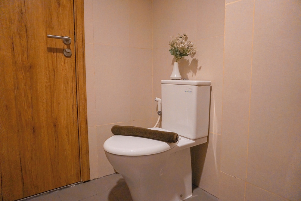 Cozy Studio Apartment At LRT City Jatibening