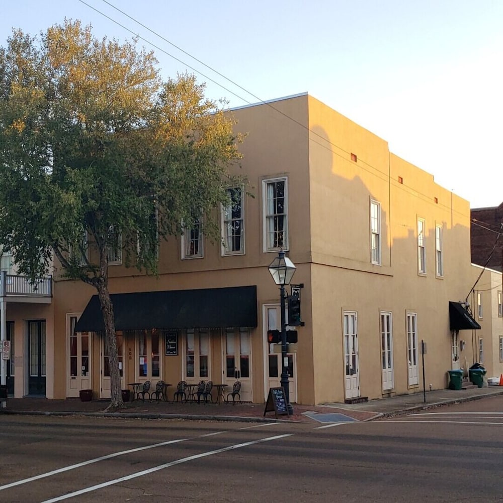 Natchez Manor Bed & Breakfast