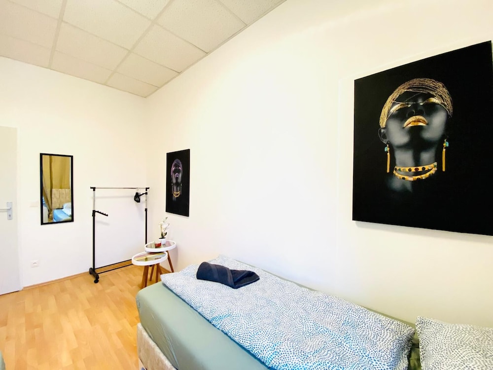 Rooms in Cozy 4BR Shared Apt Central