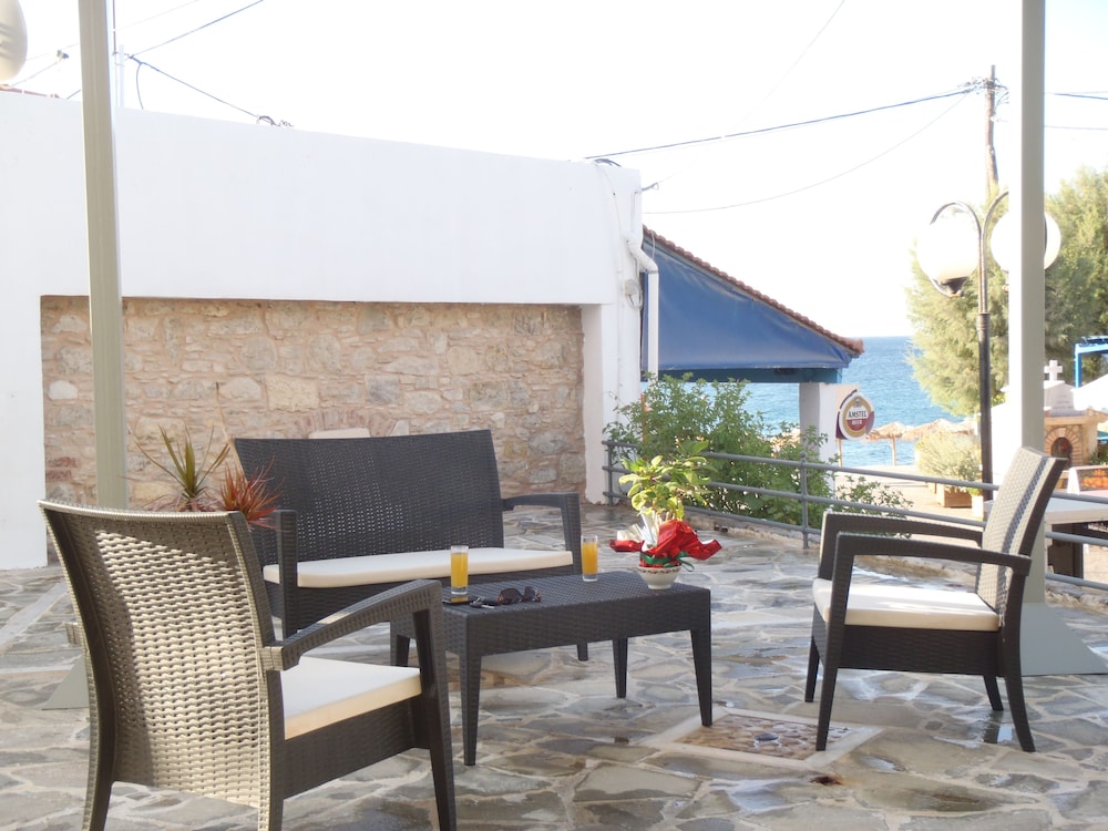 Ilioxenia Studio & Apartments