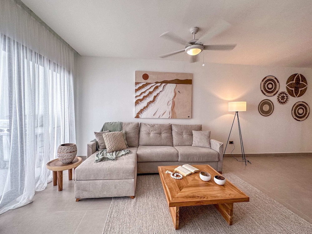 Luxury 3 Bedroom Apartment at the Beach