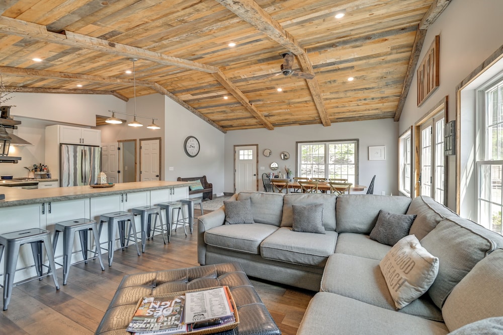 Crooked Lake Escape Near Skiing, Farms & Festivals