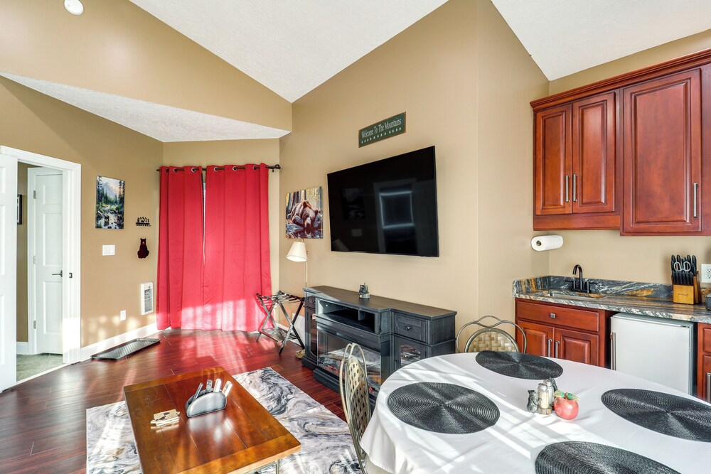 3 Mi Beech Mtn Resort: Cozy Studio w/ Deck & View!
